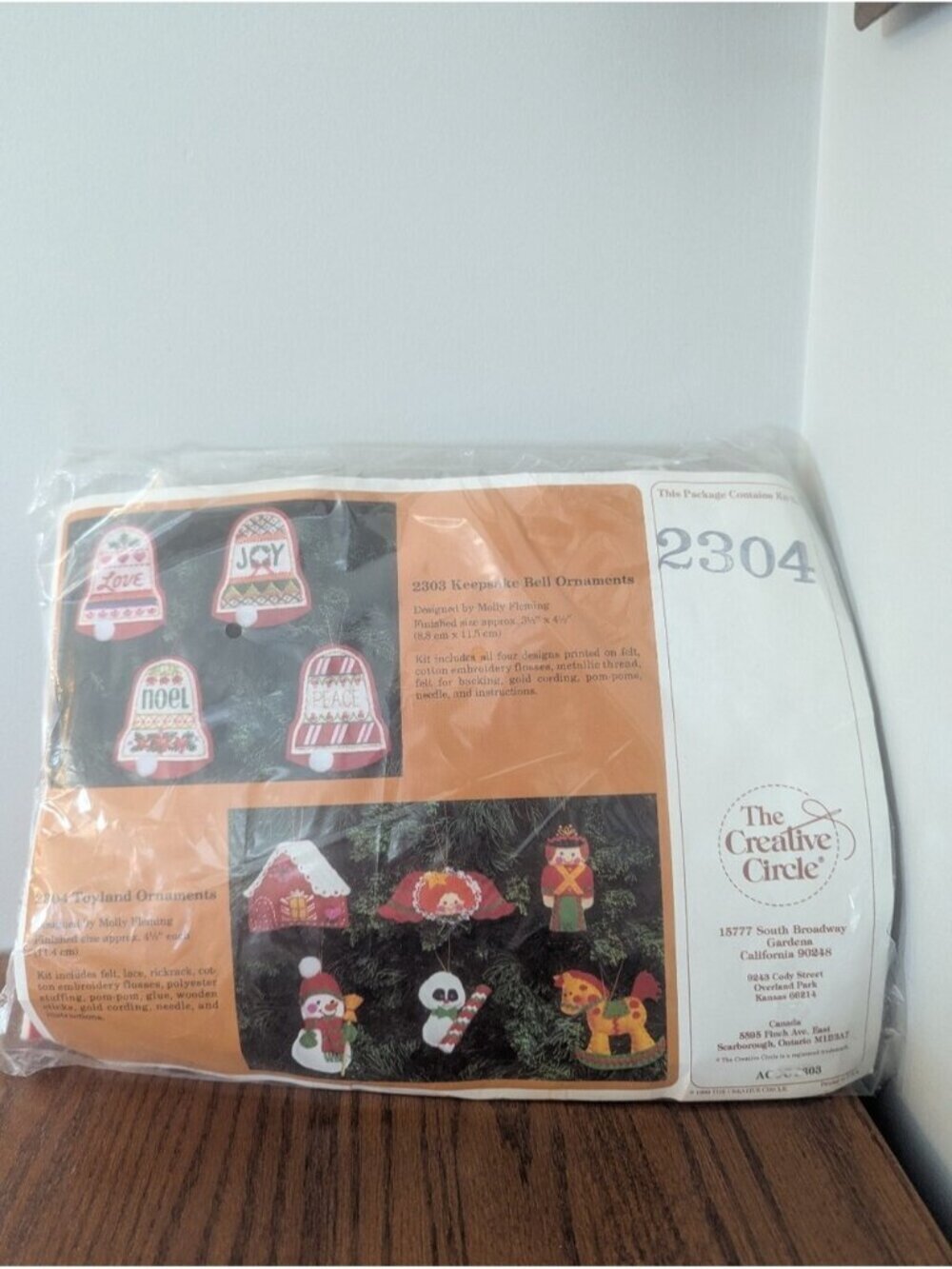 Creative Circle Kit # 2304 TOYLAND Christmas Ornaments Felt Kit & Bonus Kit 2128